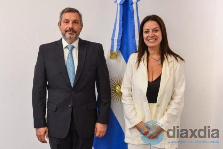 De Los Heros y la ministra Petovello
