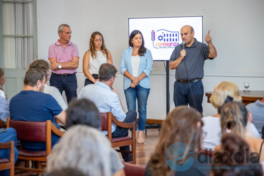 Müller durante los anuncios