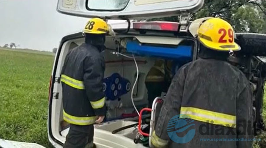 Bomberos colaboraron en el rescate de los heridos - Foto RRSS