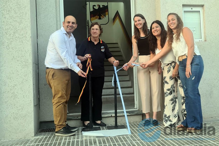 Baldosa histórica colocada por el municipio