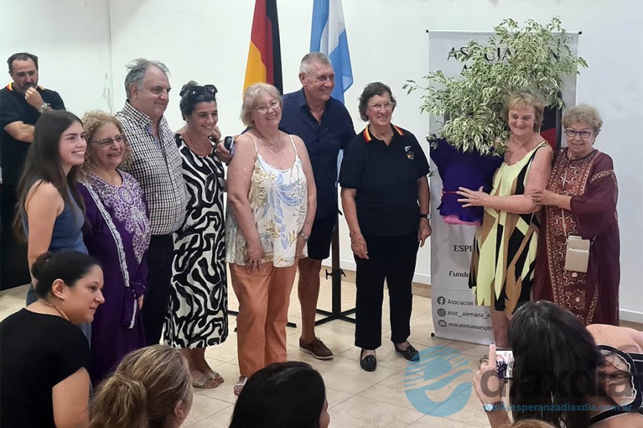 Las colectividades entregaron un presente