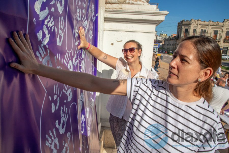 Actividades por el 8M frente al municipio