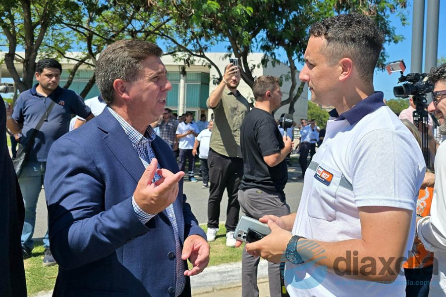 Pirola con personal del SIES 107 de Las Colonias