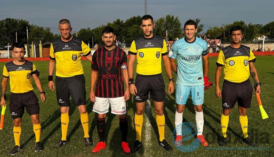 El juez Jesuán Nicola junto a sus colaboradores y los capitanes de Juventud y Argentino - Foto RRSS AD Juventud