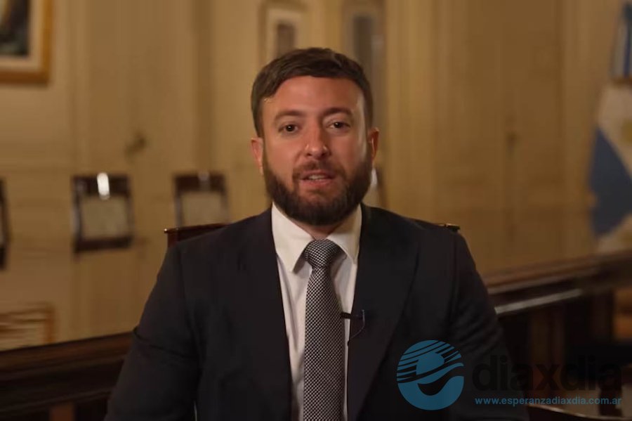 Agustin Laje el encargado de narrar el video difundido por el Gobierno por el Día de la memoria - Captura video