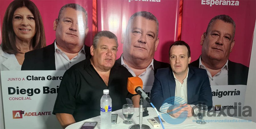 Baigorria y Blanco en una conferencia de prensa en Esperanza - Foto EDXD