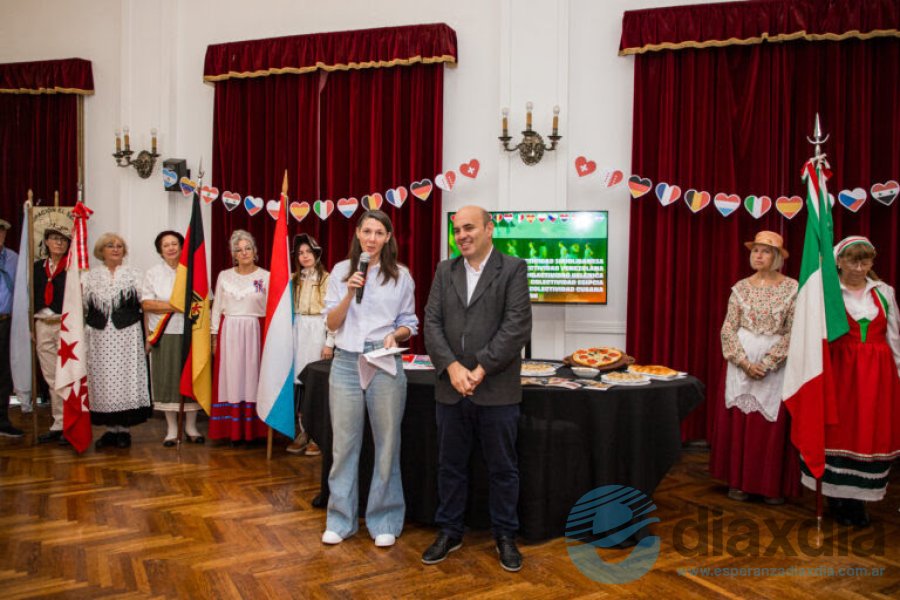Las autoridades en el lanzamiento