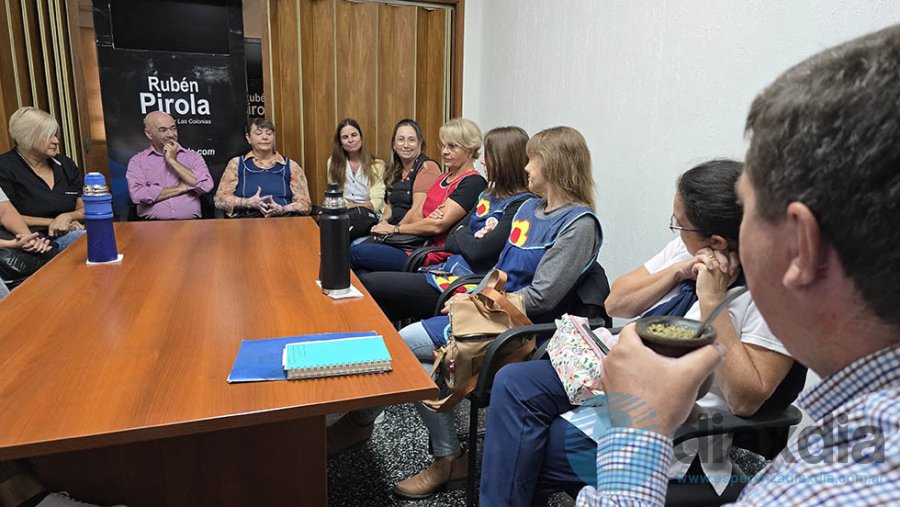 El diálogo mano a mano con los directivos y docentes - Foto Prensa Senado