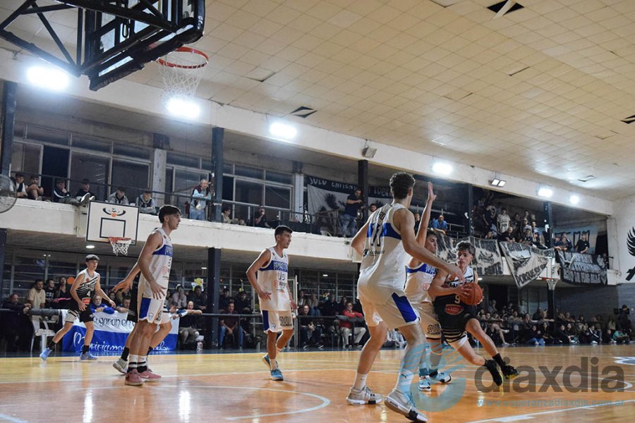 Almagro no pudo con Sportivo Rivadavia en el Nido