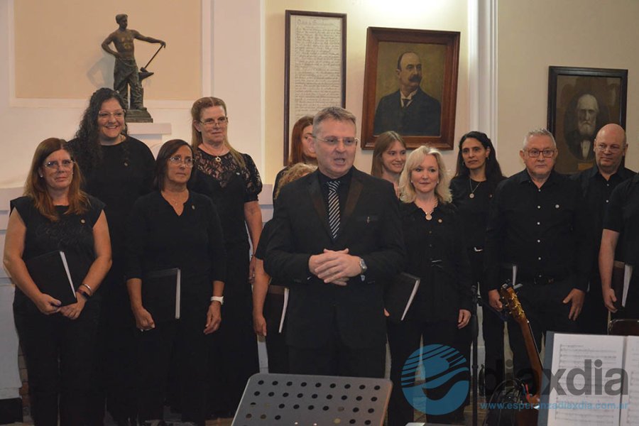 Rudolf junto al Coro FAVE