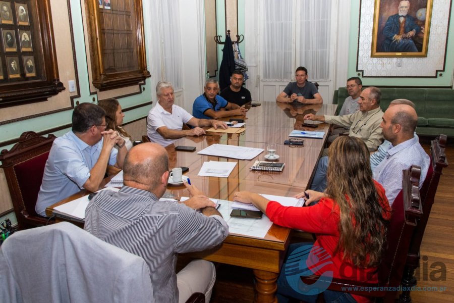 La reunión realizada en el despacho del intendente