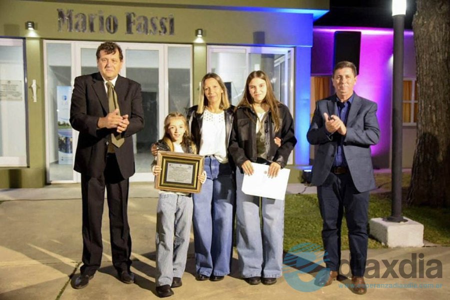 El jefe comunal, el senador y la familia de Mario