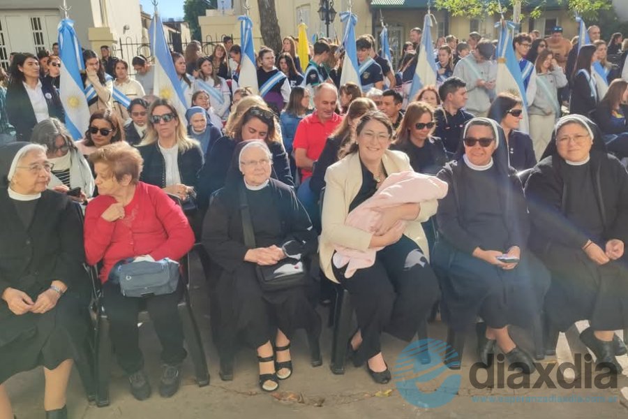 Las autoridades en el acto