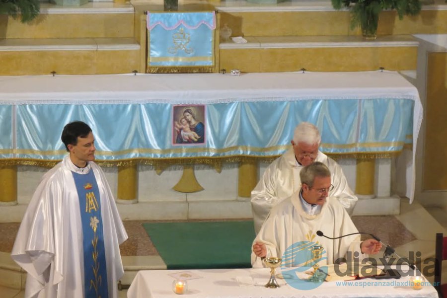 La misa concelebrada en la capilla