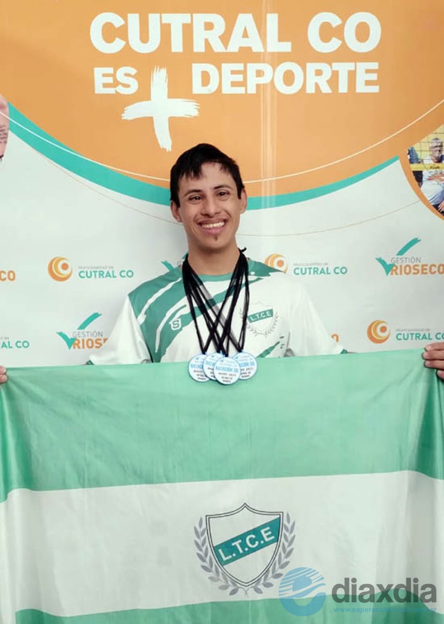 Benitez muestra sus medallas - Foto Prensa LTCE