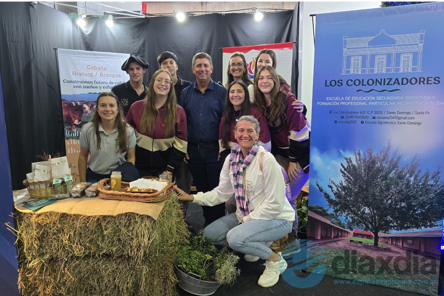 Alumnos de escuelas exponen su producción