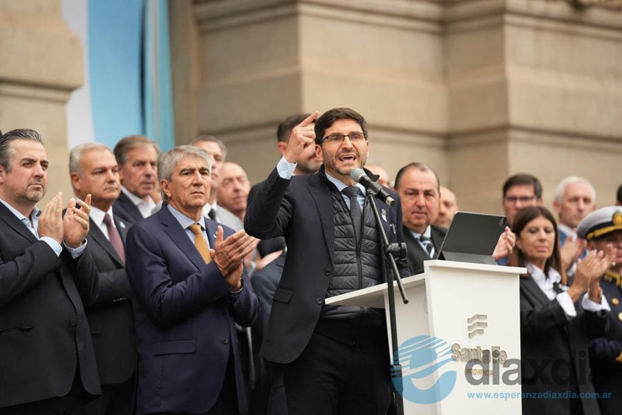 Pullaro en su mensaje frente a Casa de Gobierno