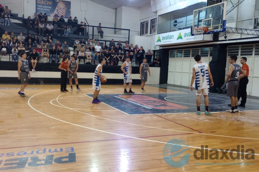 El juego del lunes por la noche en el Scocco