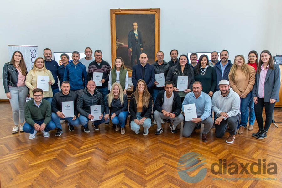 Autoridades y representantes de los clubes