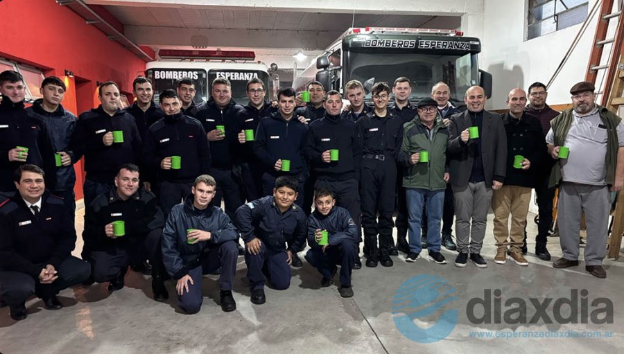 Bomberos y allegados participaron del desayuno agasajo - Foto RRSS Bomberos