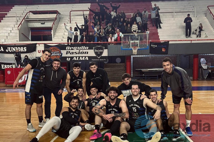 El festejo de Alma Juniors en Santa Fe