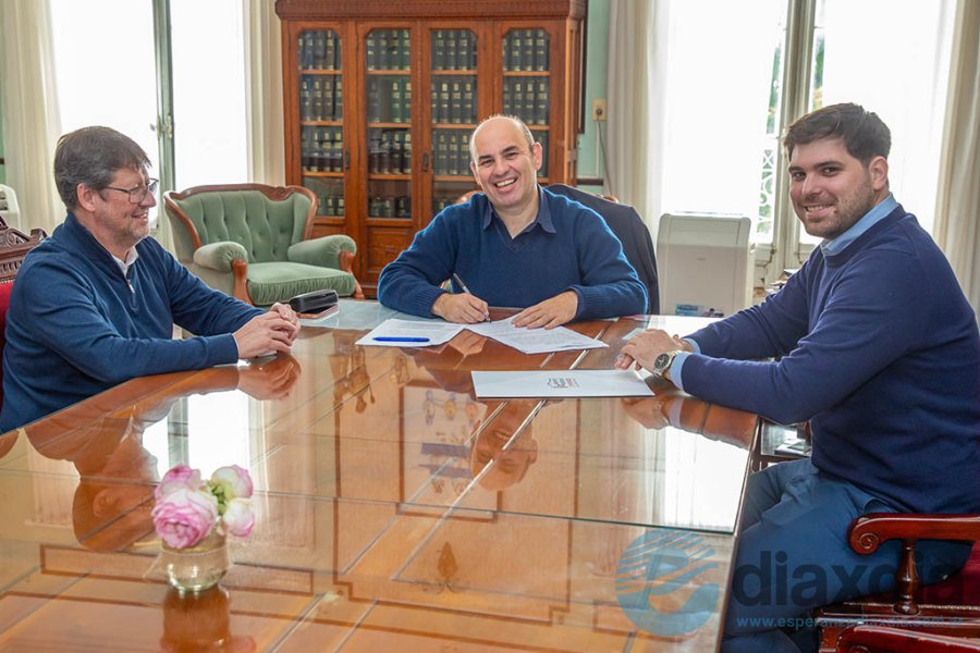 Grenón, Müller y Spesot en la firma del acuerdo