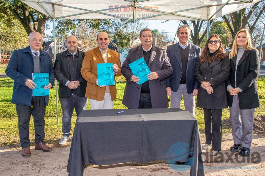 Las autoridades firmantes del proyecto