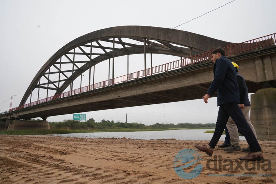Pullaro recorrió la obra que comenzó con el movimiento de suelo y su análisis - Prensa Gobernación de Santa Fe