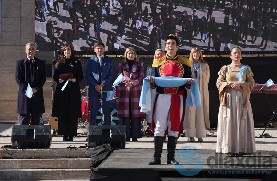 Un actor personificó a Manuel Belgrano durante el acto de jura de lealtad a la bandera - Prensa Gobernación Santa Fe