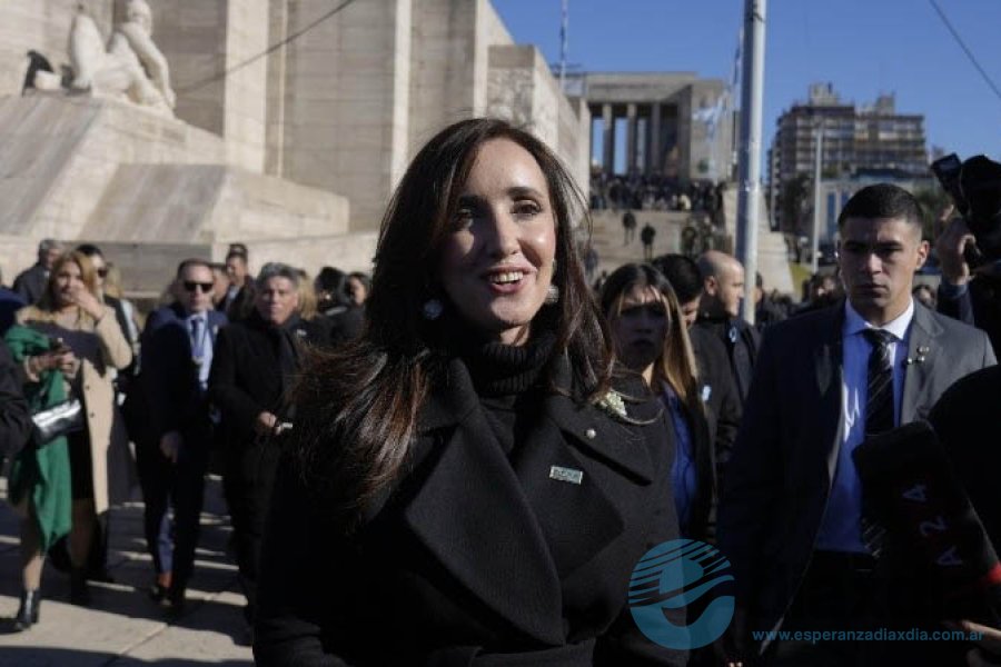 Victoria Villarruel llega al acto en Rosario