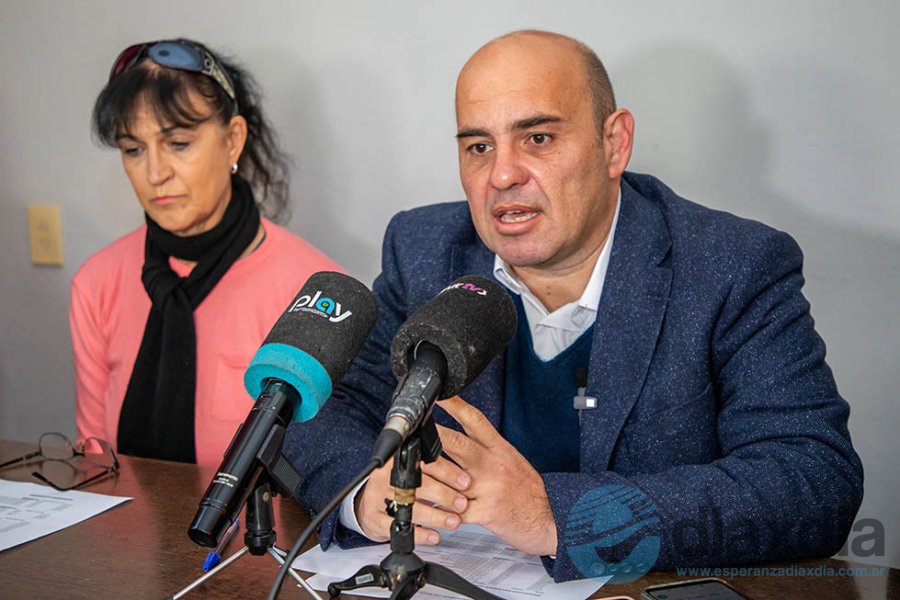 El intendente y la presidenta de AANE