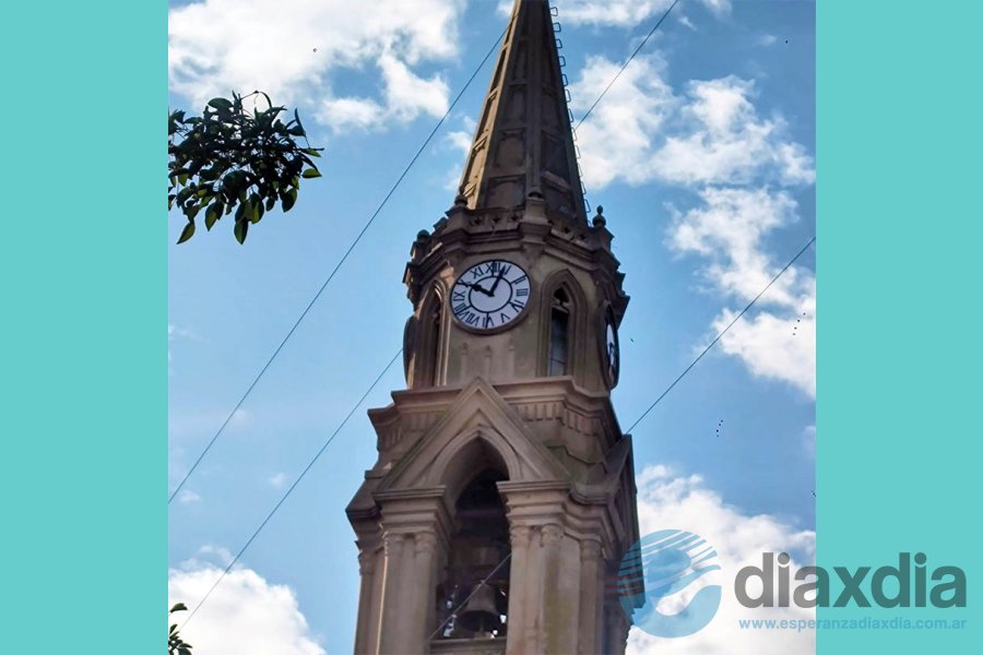 La iglesia lucirá un nuevo reloj y campanario