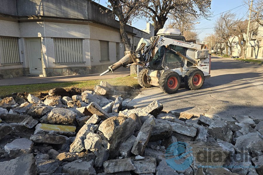 Trabajos de bacheo en Laprida y Lavalle