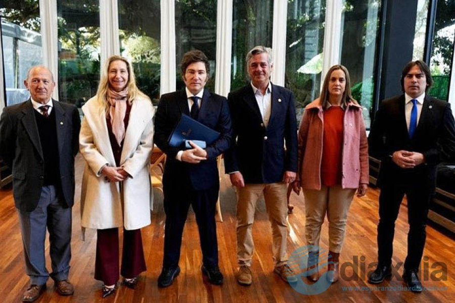 Los integrantes de la Mesa de Enlace con Milei