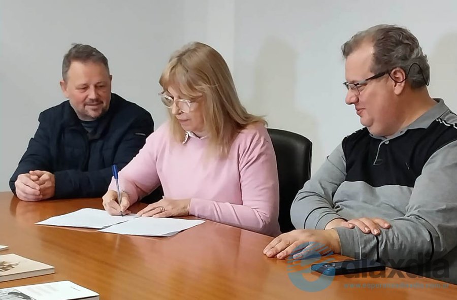 Mehring, Fornica y Balangione en la rúbrica del acuerdo - Foto Cicae