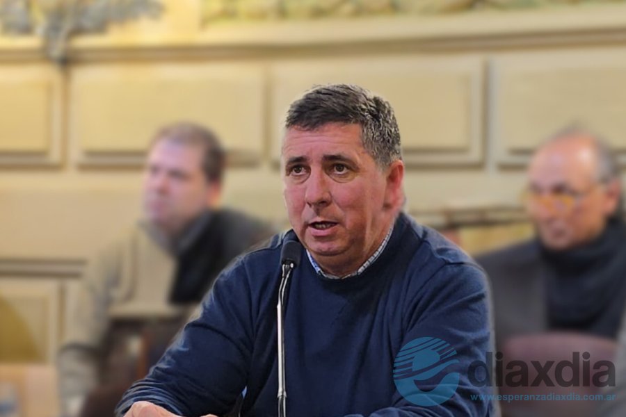 Rubén Pirola en el debate en la comisión