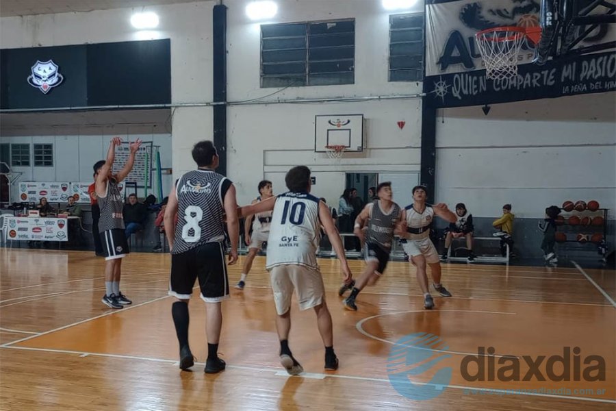 Almagro ganó como local