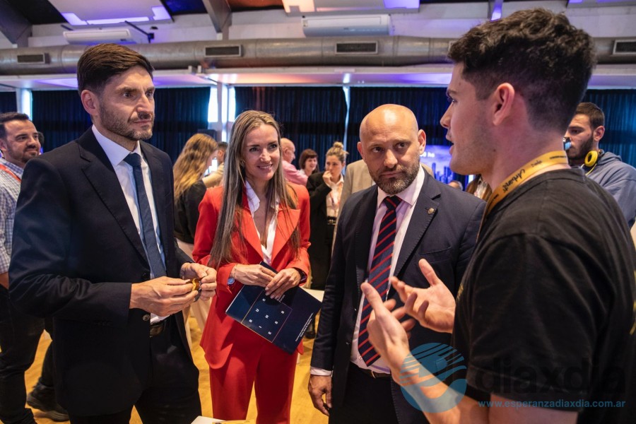 Pullaro, Losada y Puccini con emprendedores - Foto Gobierno Santa Fe