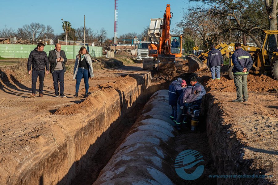 Intendente, secretaria y coordinador en la obra