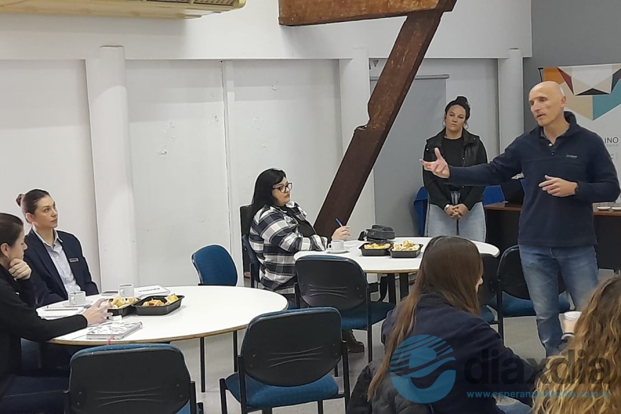 El debate se realizó en el ITEC El Molino