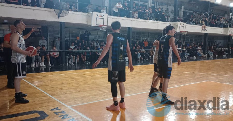 Gran clima en el estadio de Almagro por el clásico - Foto Prensa Almagro