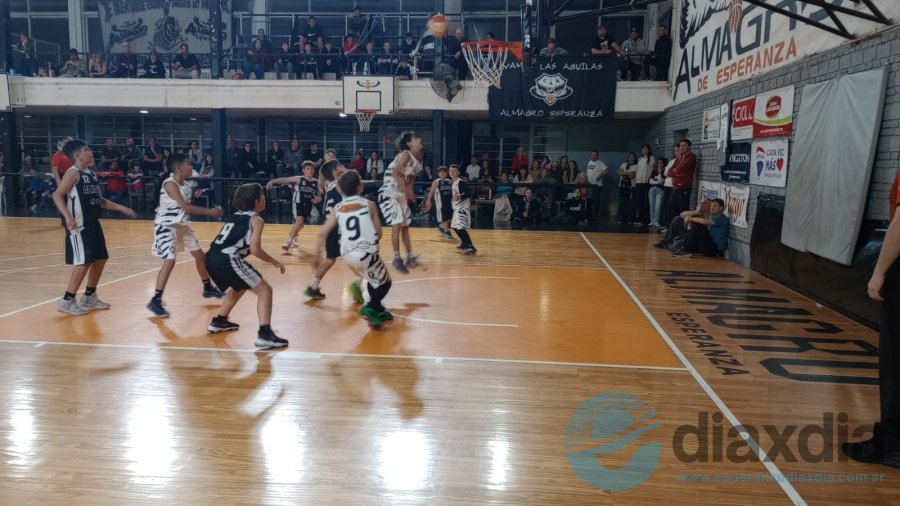 El juego de los U11 en el Nido por Liga Federal - Foto Prensa Almagro