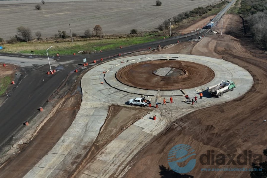 La rotonda en ruta 6 y 4 en Manucho