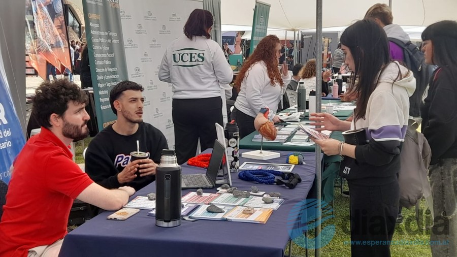 Exitosa Feria de Carreras: 30 instituciones con sus ofertas y más de mil estudiantes - Prensa ITEC