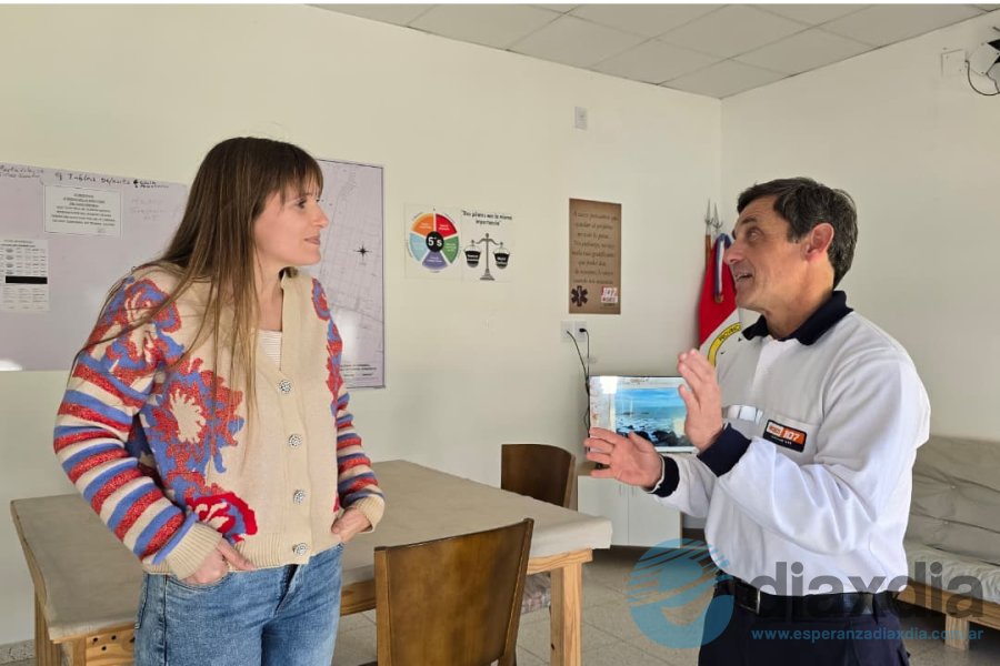 Alejandra Van Strate con autoridades del SELIAR