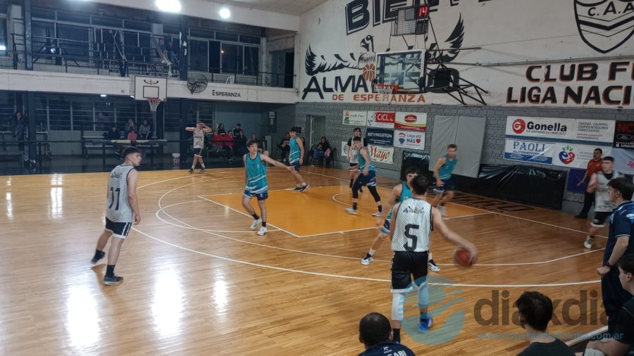 El juego en U21 entre Almagro y Macabi anoche en el 