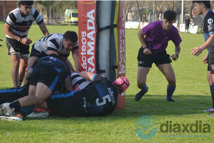 Alma Juniors marca un try en el complemento