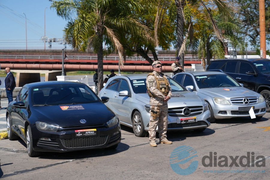 Los vehículos mostrados este martes en la costanera santafesina - Prensa Gobierno Santa Fe