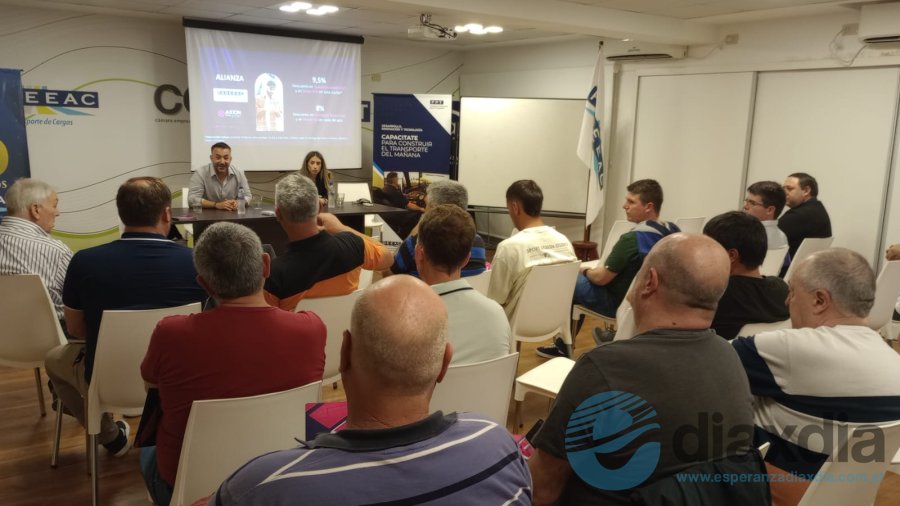 La charla interesó a empresarios de toda la región - Prensa CEACE