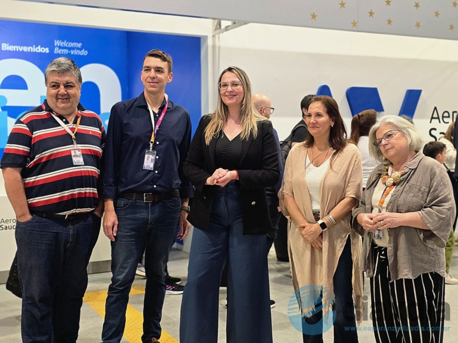 Autoridades del Aeropuerto, del área de Turismo y de Aerolíneas Argentinas - Prensa Gobierno Santa Fe